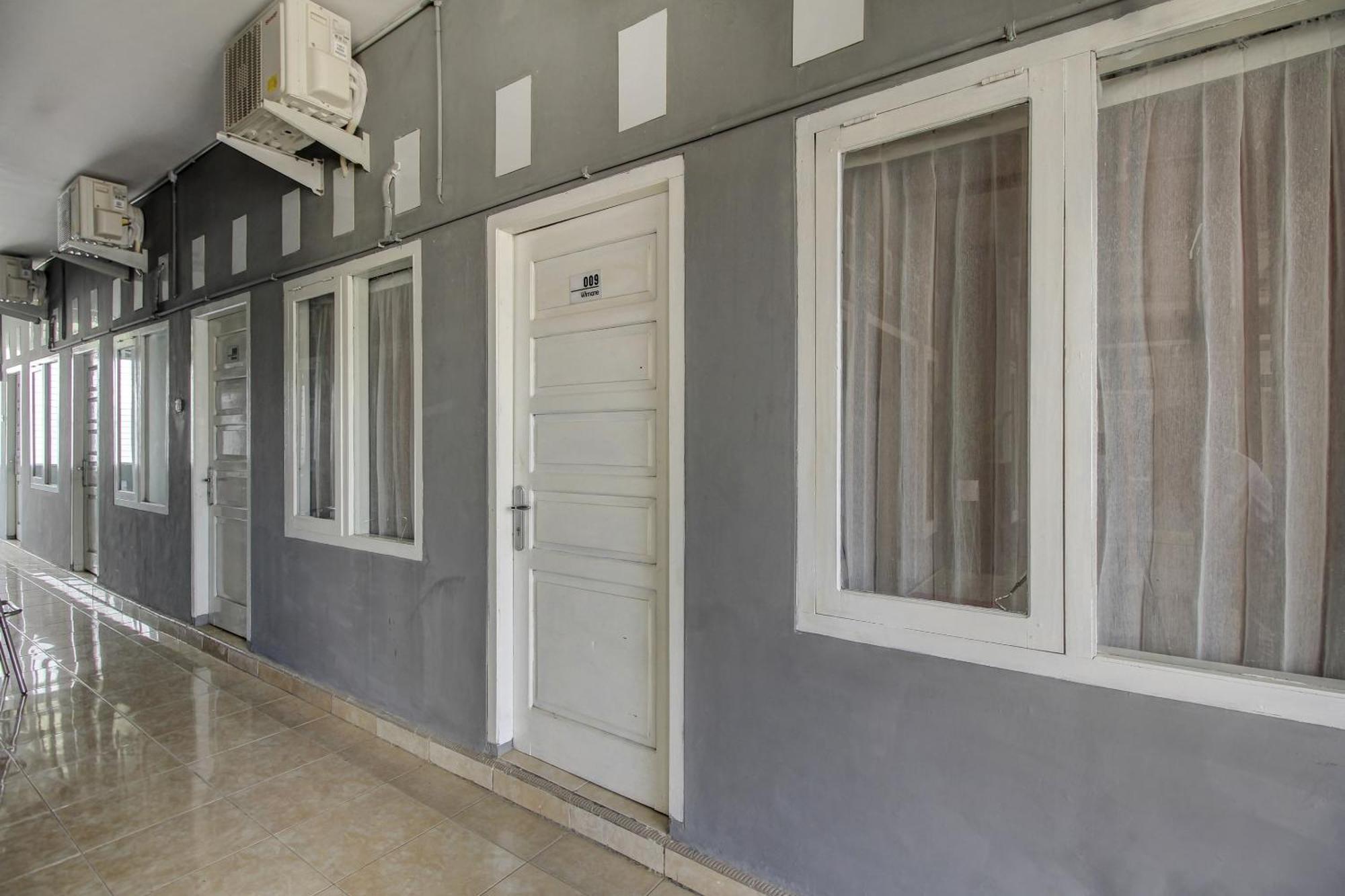 Oyo Life 3415 Penginapan Wimane Palembang Exterior foto