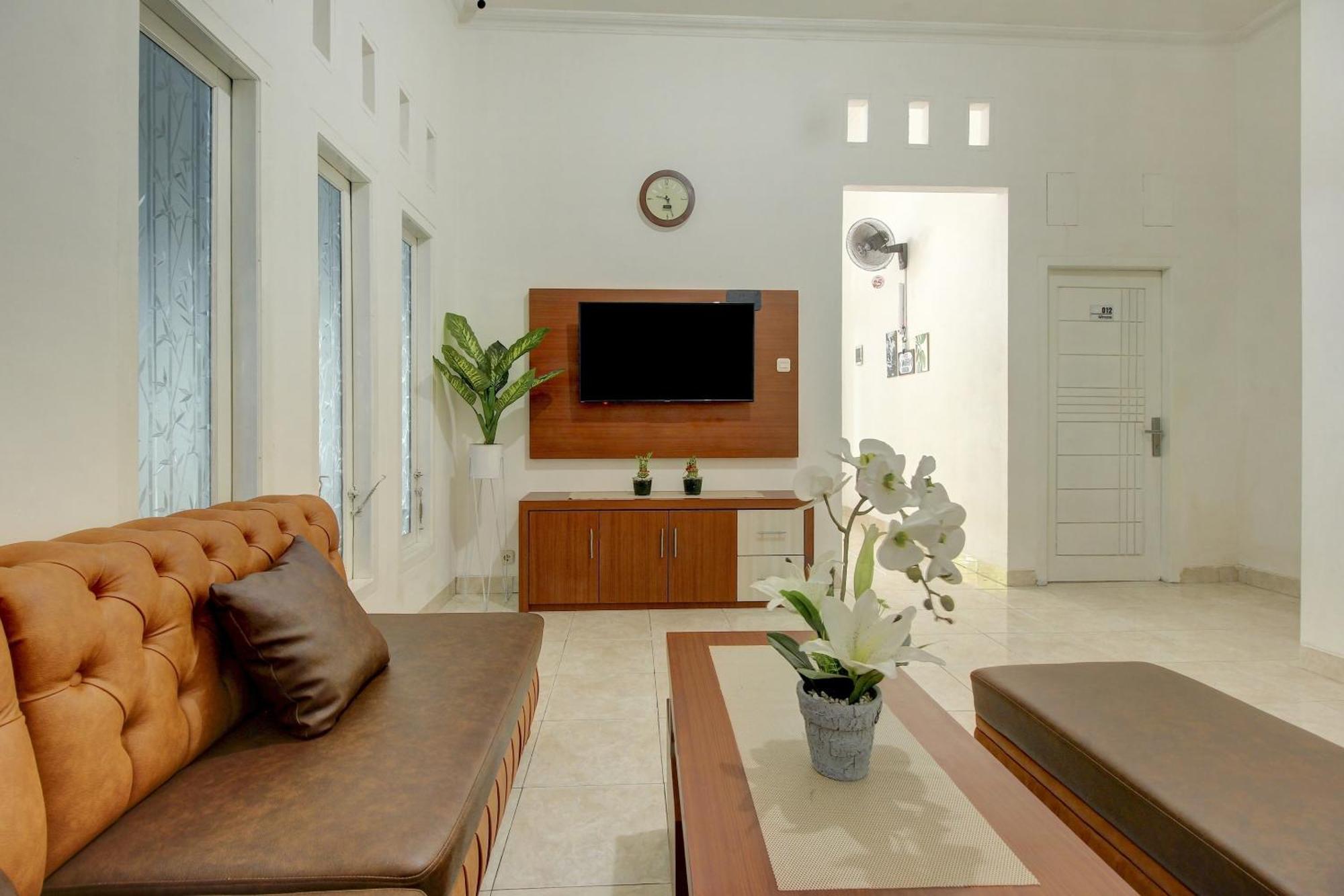 Oyo Life 3415 Penginapan Wimane Palembang Exterior foto